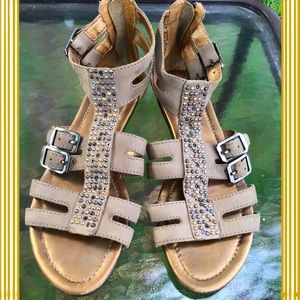 🎉HOST PICK🎉 Cynthia Vincent sandals